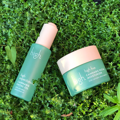 High Beauty Product Photography can be downloaded here: https://bit.ly/2MB8z5i High Beauty Product Photography can be downloaded here: https://bit.ly/2MB8z5i