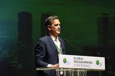 Javier Manzanares, directeur excutif adjoint du FVC, a lanc les prix lors de la Confrence du programme mondial du  FVC,  Songdo, en Rpublique de Core. (PRNewsfoto/The Green Climate Fund)