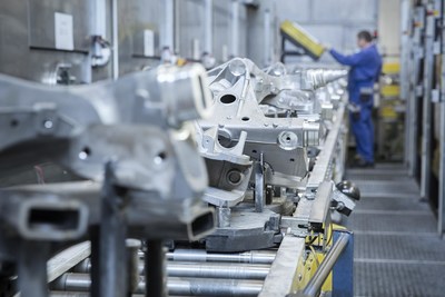 BENTELER is a leading global partner in the automotive industry. Pictured: At the plant in Schwandorf, Germany, aluminium chassis parts are processed.