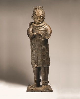 Bowman from Jebba Island, Nigeria, 14th–15th century. Copper alloy, height 95 cm. National Commission for Museums and Monuments, Abuja, Nigeria, 79.R19. 
Photo by Museum for African Art and The Fundación Marcelino Botín/Karin L. Wilis (CNW Group/Aga Khan Museum)