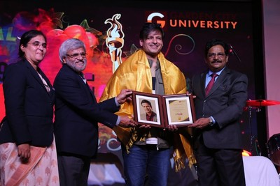 Vivek Oberoi being felicitated by Dr Joseph VG, Chancellor – GCU (standing on the extreme right) in the presence of Registrar and Deputy Registrar of Garden City University