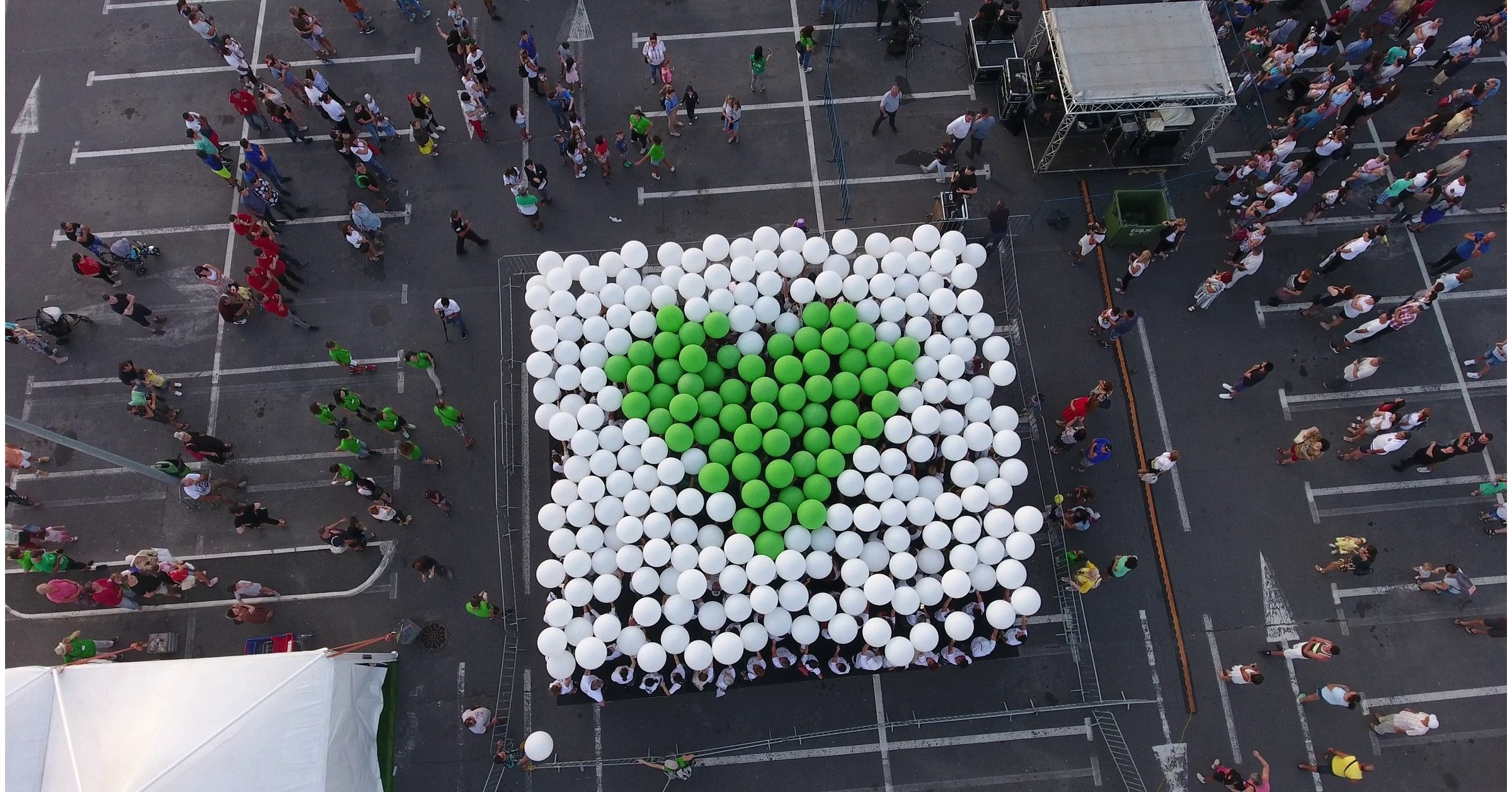 HOSPICE Casa Speranței Breaks Guinness World Records® Record with the Largest Balloon Mosaic