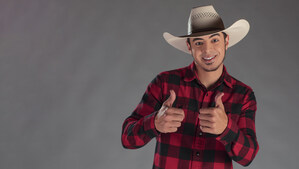 Humorista Goiano cai nas graças de famosos sertanejos