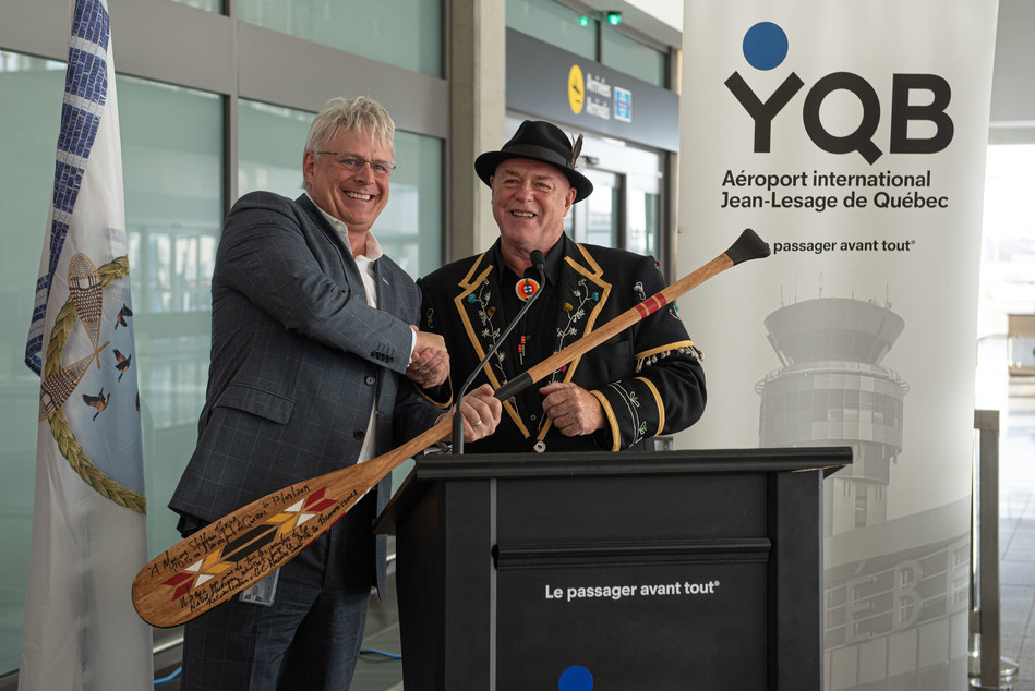 From left to right : 
Mr. Stéphane Poirier, President and CEO of YQB
Mr. Konrad Sioui, Grand Chief of the Huron-Wendat Nation (CNW Group/Aéroport de Québec)