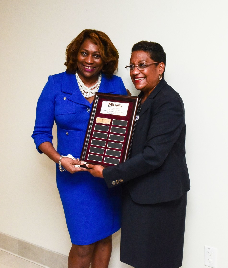 Valerie Hollingsworth Baker, Zeta international president (left) receives the “March of Dimes Gwen Carmen Alpha Phi Alpha/Zeta Phi Beta Challenge Award” from March of Dimes president, Stacey Stewart (right) on Sept. 10 at Zeta headquarters in Washington D.C.