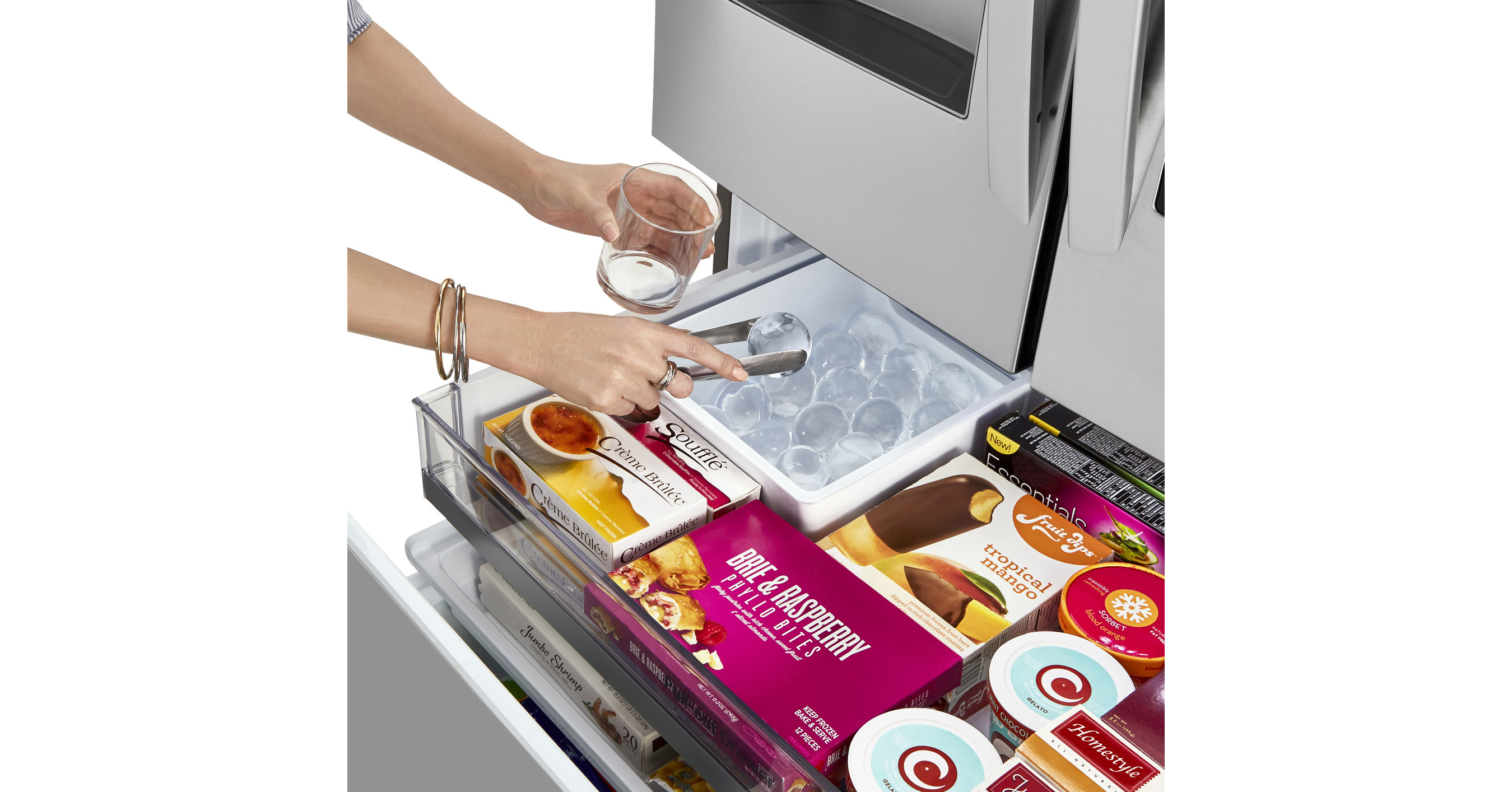 lg-raises-a-glass-to-industry-s-first-ever-craft-ice-refrigerators