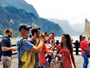 "Falling In Love With Yichang" was organized by the Yangtze