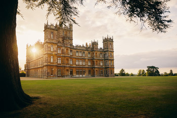 Le Chateau De Highclere Lieu De Tournage De Downton Abbey Est Desormais Disponible A La Reservation Sur Airbnb Le Chateau De Highclere Lieu De Tournage De Downton Abbey Est Desormais Disponible A La Reservation Sur Airbnb