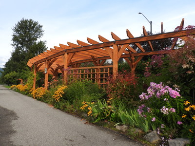 AKBLG -- Association of Kootenay Boundary Local Governments: The Village of Nakusp for Spicer's Garden Pergola (CNW Group/Canadian Wood Council for Wood WORKS! BC)